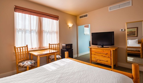 Standard Room, 1 King Bed, Non Smoking, Refrigerator & Microwave (2nd Floor)