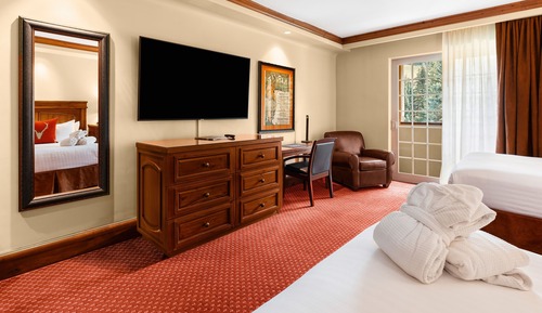 Premium Room, 2 Queen Beds, Mountain View