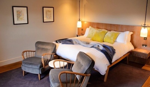 Double Room, River View (large)