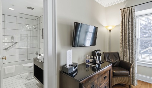 Deluxe Room, 1 Queen Bed, Non Smoking