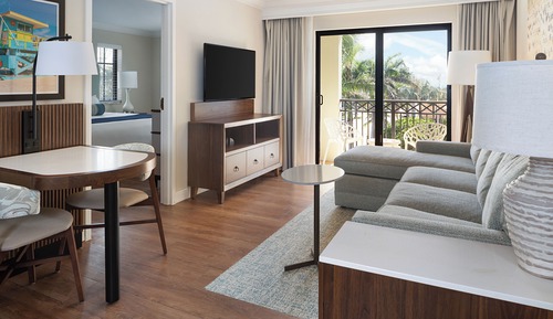 Suite, 1 King Bed with Sofa bed, Pool View