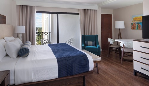 Studio Suite, 1 King Bed, Roll-in Shower, Pool View (Roll-in Shower)