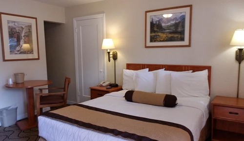 Standard Room, 1 Queen Bed