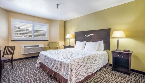 1 King bed Non Smoking