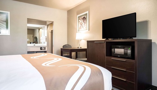 Standard Room, 1 King Bed, Non Smoking, Microwave