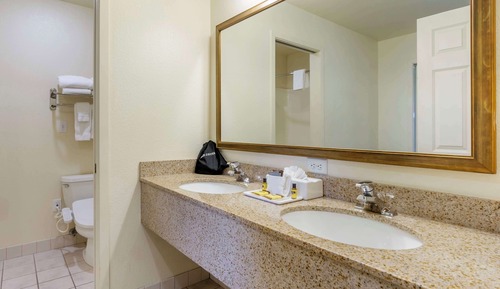 Standard Room, 1 King Bed, Non Smoking, Kitchenette