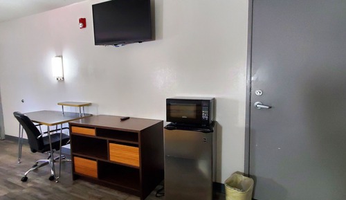 Deluxe Room, 1 King Bed, Non Smoking, Refrigerator & Microwave