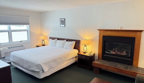 Superior Room, 1 King Bed, Fireplace