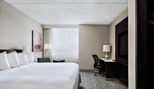Club Room, 1 King Bed (Mobility Accessible, Tub)