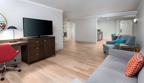 Suite, 1 King Bed with Sofa bed, Non Smoking