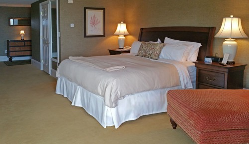  Oceanfront Corner King (Oceanview, Upper or Ground Floor)