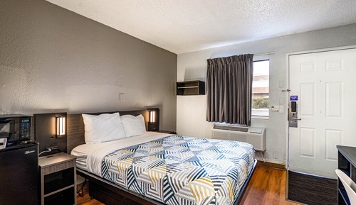 Standard Room, 1 Queen Bed, Smoking