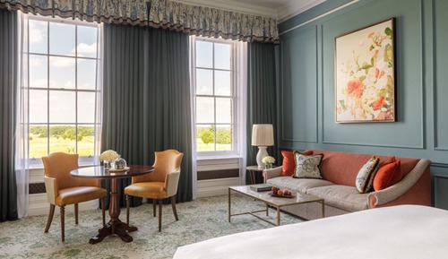 Grand Manor Room with one king bed