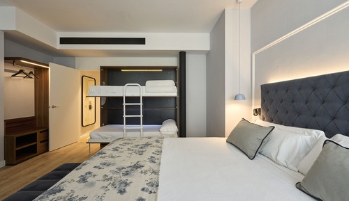 Family Room (Premium)