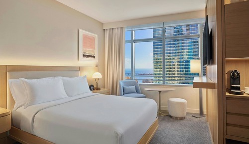Deluxe Room, 1 Queen Bed, Bay View