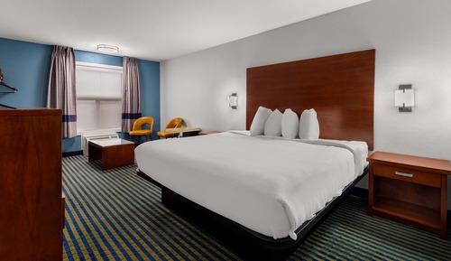 Standard Room, 1 King Bed, Non Smoking, Kitchenette