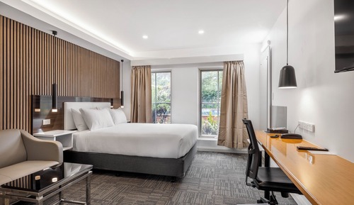 Standard Room, 1 Queen Bed