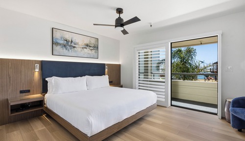 Luxury King-Queen-Sofa (Family Suite) Full Harbor View – Non Pet Friendly