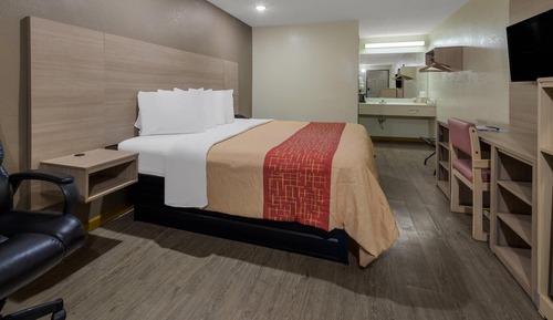 Room, 1 King Bed, Smoking