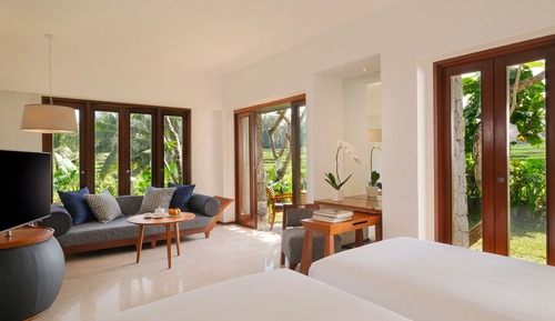 Impressive Forest Corner Suite Twin Bed with Butler Service