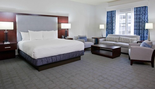 Deluxe Room, 1 King Bed with Sofa bed, Bathtub
