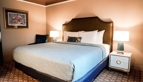 Standard Room, 1 King Bed, River View