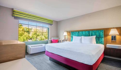 Suite, 1 King Bed, Accessible (Hearing)