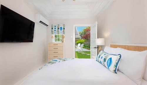 Sherburne Queen with Private Entrance