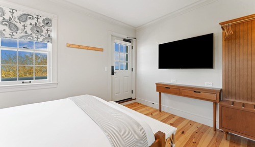 Veranda Queen with Balcony