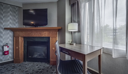 King Suite with Jetted Tub