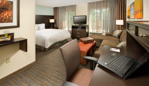 Studio Suite, 1 Queen Bed, Kitchen