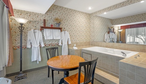 Suite, 1 King Bed, Non Smoking, Hot Tub