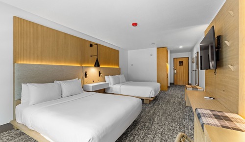 Standard Accessible Double Queen - Roll-In Shower