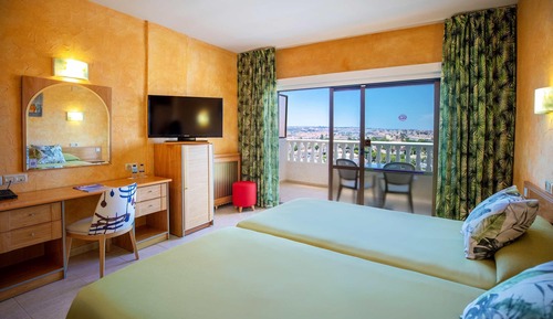 Double Room, Terrace (3 Adults + 1 Child)
