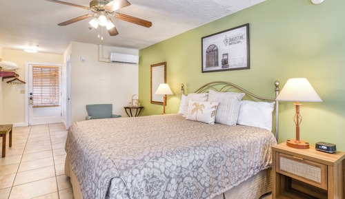 Deluxe Room, 1 King Bed