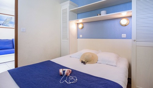 Apartment for 4 people  1 bedroom   Terrace or Balcony   Street side