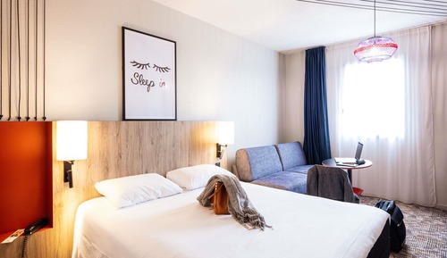 Superior Suite with 1 queen-size bed and a sofa bed