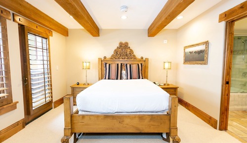 Room, 4 Bedrooms