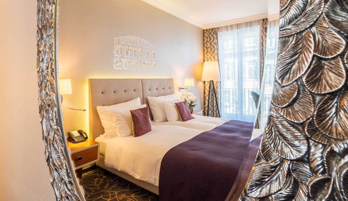 Deluxe Triple Room, City View