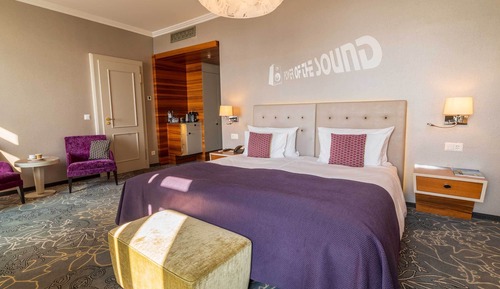 Deluxe Double Room Lake View
