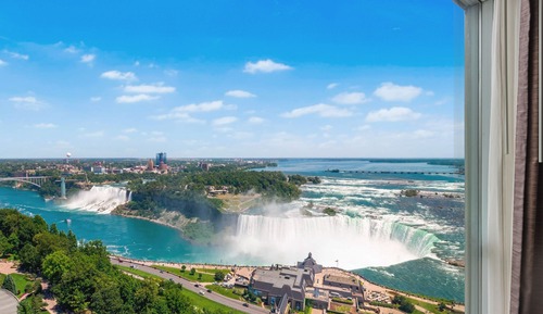 The Regency | Premium Fallsview Suite | Four King Beds | Two Bathrooms | High Floor