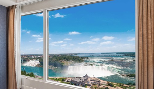 1 King Bed Premium Fallsview Suite