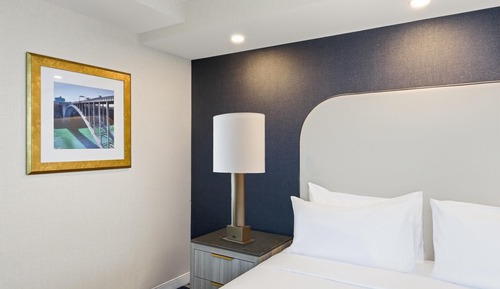 City View | One King Bed