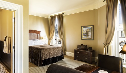 Junior Room, 1 Queen Bed