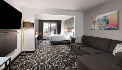 Suite, 1 King Bed with Sofa bed, Mobility Accessible, Non Smoking (Shower w/ Grab Bars)