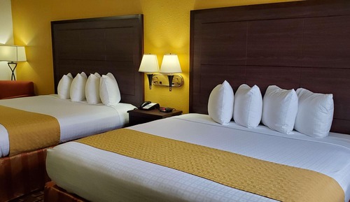 Standard Room, Multiple Beds, Non Smoking, Refrigerator & Microwave