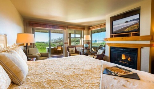 Ocean View Corner King Studio(First Floor North, Not Pet-Friendly)