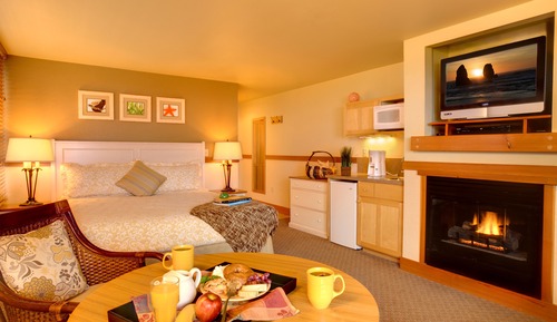 Studio, 1 Queen Bed, Partial Ocean View (Not pet friendly)