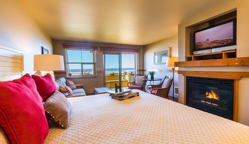 Ocean View King Studio with Sofa Sleeper (Upper Floor North, Not Pet-Friendly)