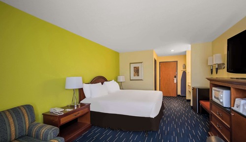 Suite, 1 King Bed, Non Smoking